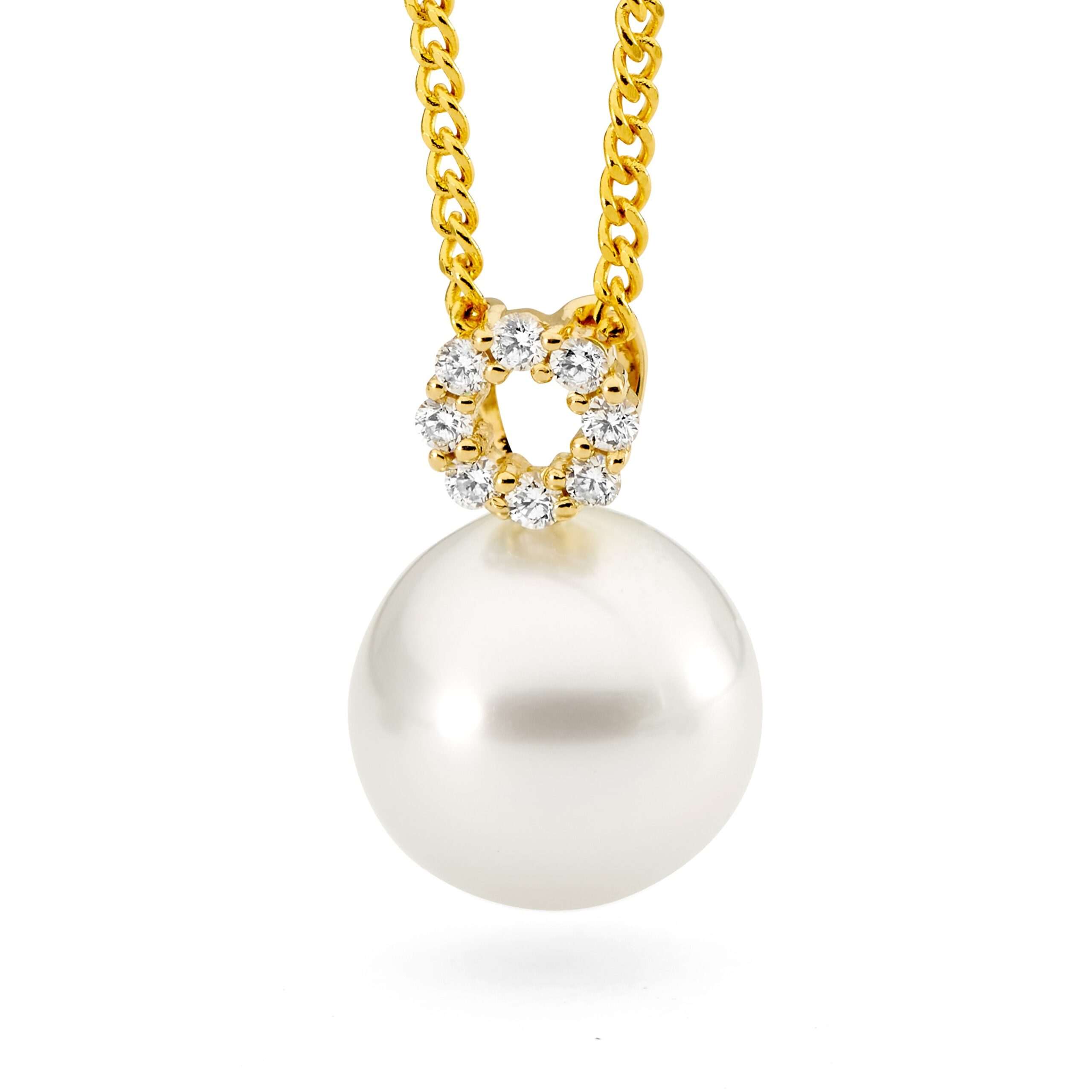 Diamond Circle Pearl Pendant